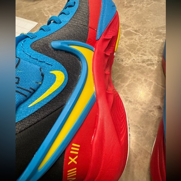 Kyrie 8 GO SE "Black/Tour Yellow/University Red" Kids' Basketball Shoe size 2Y - Picture 6 of 8